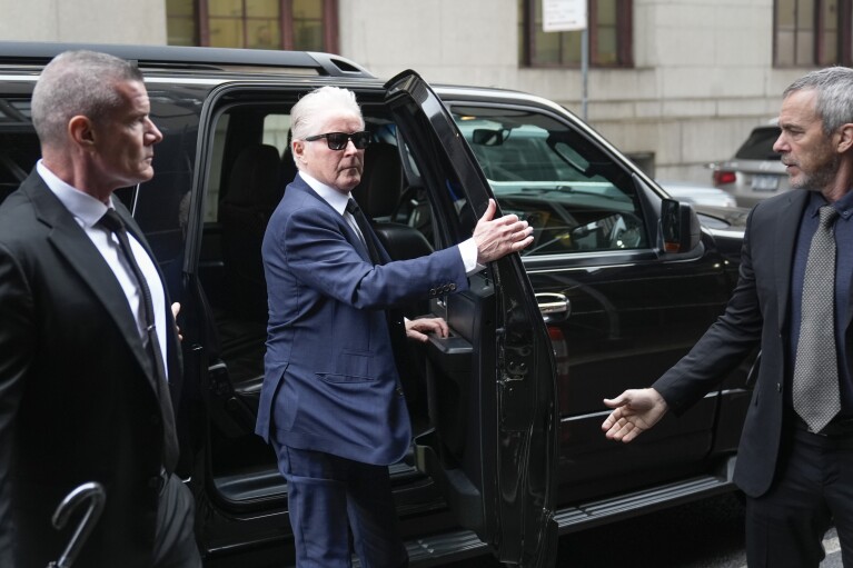 Musician Don Henley, center, arrives at court in New York on Wednesday, Feb. 28, 2024. Three collecting professionals are on trial in the criminal case involving approximately 100 scrapbook sheets from the development of the “Hotel” from 1976 by the Eagles.  “California Album”.  They are accused of conspiring to hide disputed ownership of the pages and sell them despite knowing Henley claimed they had no right to do so.  (AP Photo/Seth Wenig)