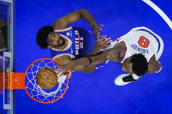 New York Knicks OG Anunoby (age 8) hits Joel Embiid (of the Philadelphia 76ers) during the second half of Game 6 of the first round of the NBA basketball playoff series on Thursday, May 2, 2024 in Philadelphia. left) with a dunk.  (AP Photo/Matt Slocum)