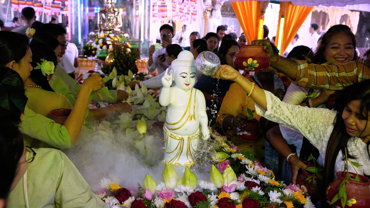 AP PHOTOS: Asia celebrates Buddha's birthday