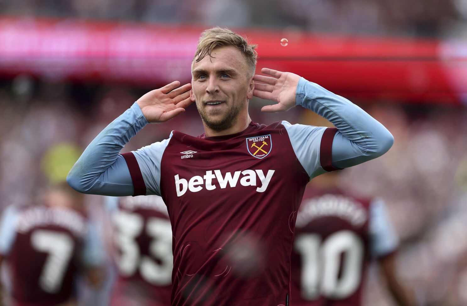 Jarrod Bowen signs new 7-year contract with West Ham to commit future to London club | AP News