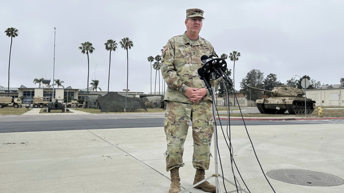 Guardia Nacional detiene temporalmente a civiles en protestas de Los Ángeles, dice comandante