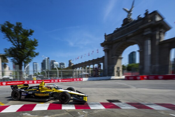 Colton Herta zooms around the track on his way to the fastest time during practice for the IndyCar auto race, Saturday July 20, 2024, in Toronto. (Frank Gunn/The Canadian Press via ĢӰԺ)