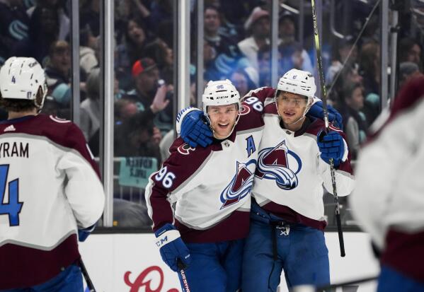Avalanche use big 2nd period, rally for 4-1 win over winless