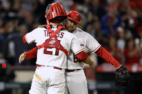 Moniak's homer in 8th inning propels Angels to 2-1 victory over