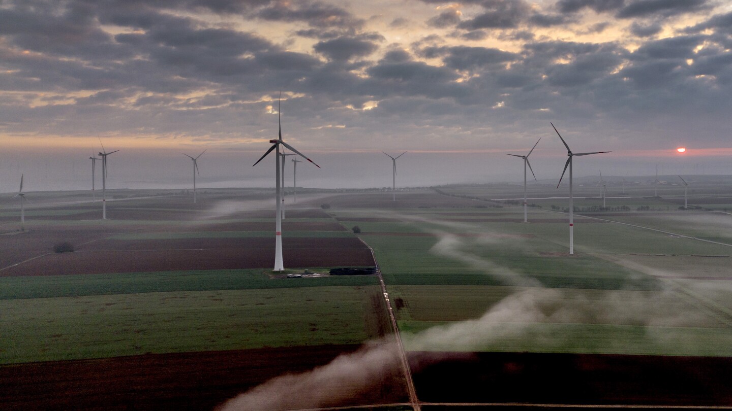 2023 г. беше рекордна година за вятърни инсталации, тъй като светът увеличава чистата енергия, се казва в доклада
