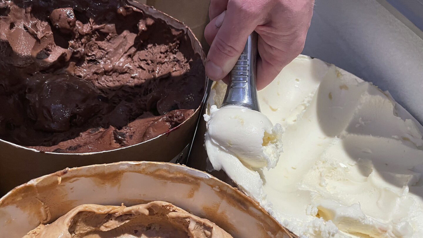 Иновативните производители на сладолед в Salt & Straw сервират тайни и рецепти в нова готварска книга 