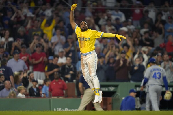 Reyes hits walkoff grand slam to lead Red Sox to 6-2 win over