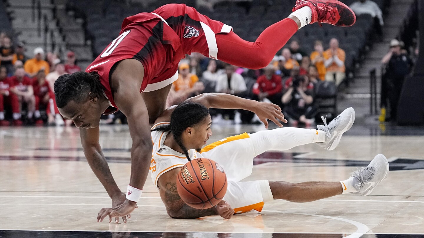 No. 12 Tennessee holds off N.C. State 79-70 in Hall of Fame Series for 4th straight win