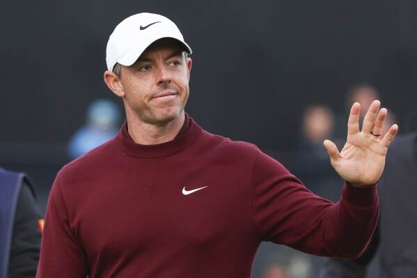 Rory McIlroy of Northern Ireland waves as he walks off the 18th green following his second round of the British Open Golf Championships at Royal Troon golf club in Troon, Scotland, Friday, July 19, 2024. (ĢӰԺ Photo/Scott Heppell)