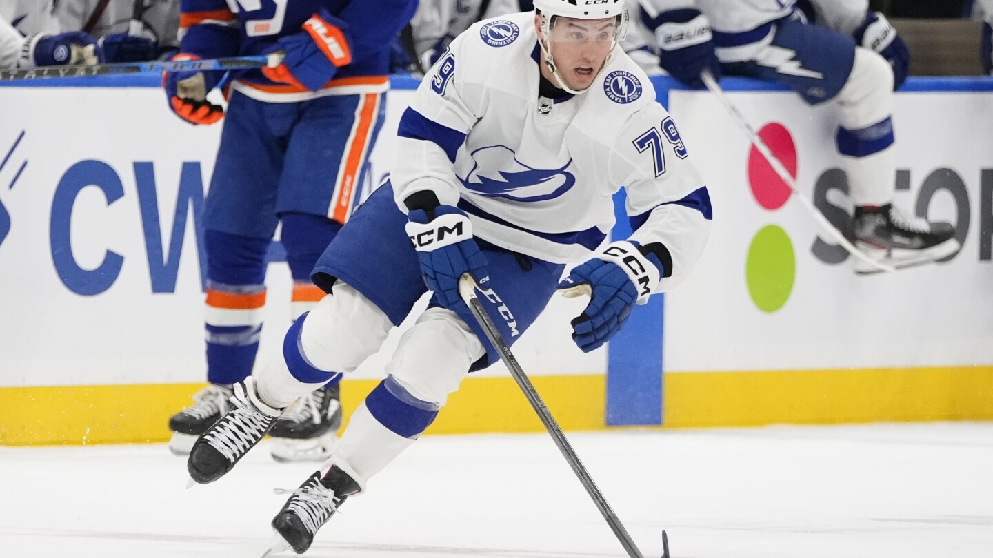 Lightning trade Ross Colton to Avalanche for draft pick