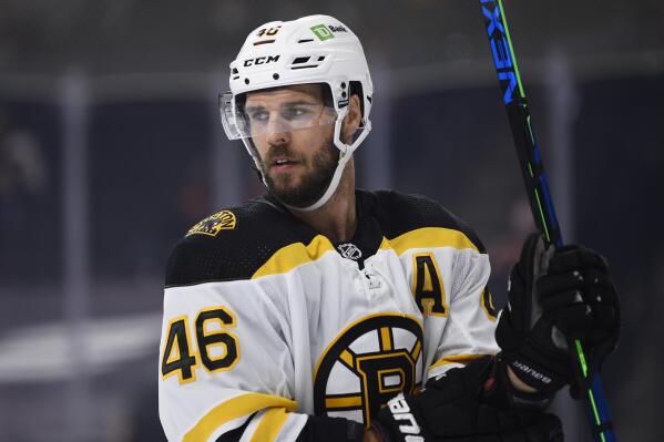 David Krejci scores twice in 3rd, Bruins beat Flyers 4-1