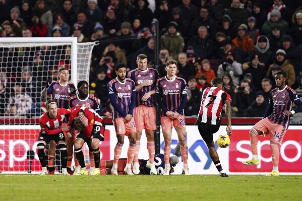 Brentford's Ivan Toney scores his side's first goal of the game, during the English Premier League soccer match between Brentford and Nottingham Forest, at the Gtech Community Stadium, in London, Saturday, Jan. 20, 2024. (John Walton/PA via AP)