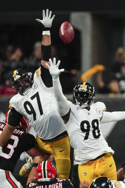 Pittsburgh Steelers tight end Connor Heyward (83) works during the