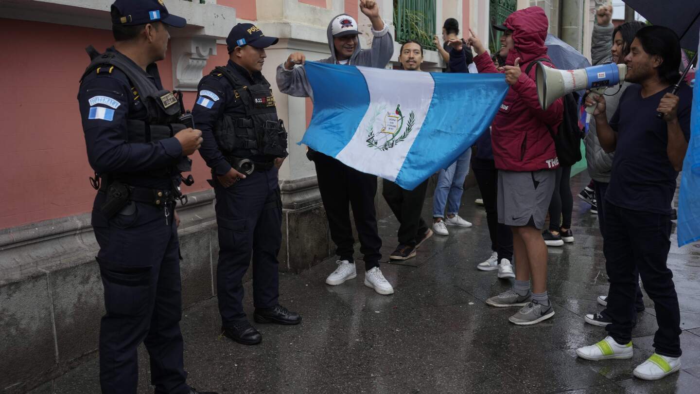 Por qué la decisión de un tribunal guatemalteco de congelar los resultados de las elecciones presidenciales genera críticas