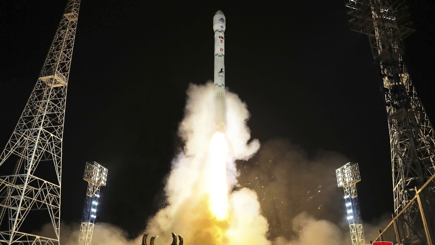 Nordkorea plant, bald eine Rakete zu starten, die wahrscheinlich seinen zweiten militärischen Spionagesatelliten tragen wird