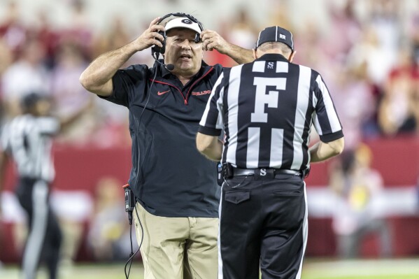 College football picks: Georgia is looking for faster start against Auburn after loss to Alabama | AP News