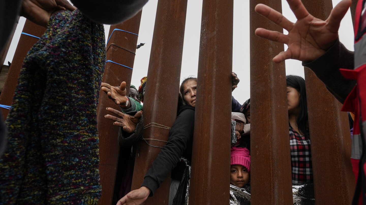 Фотограф на AP отразява мигрантската криза на границата с чувствителност и състрадание