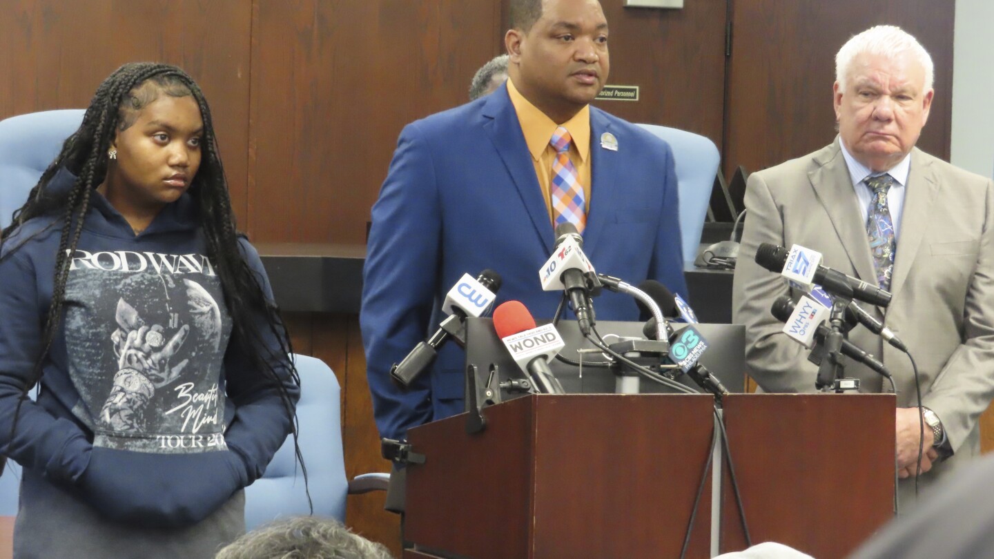 Кметът на Атлантик Сити казва, че заповедите за обиск включват „личен семеен проблем“, а не корупция