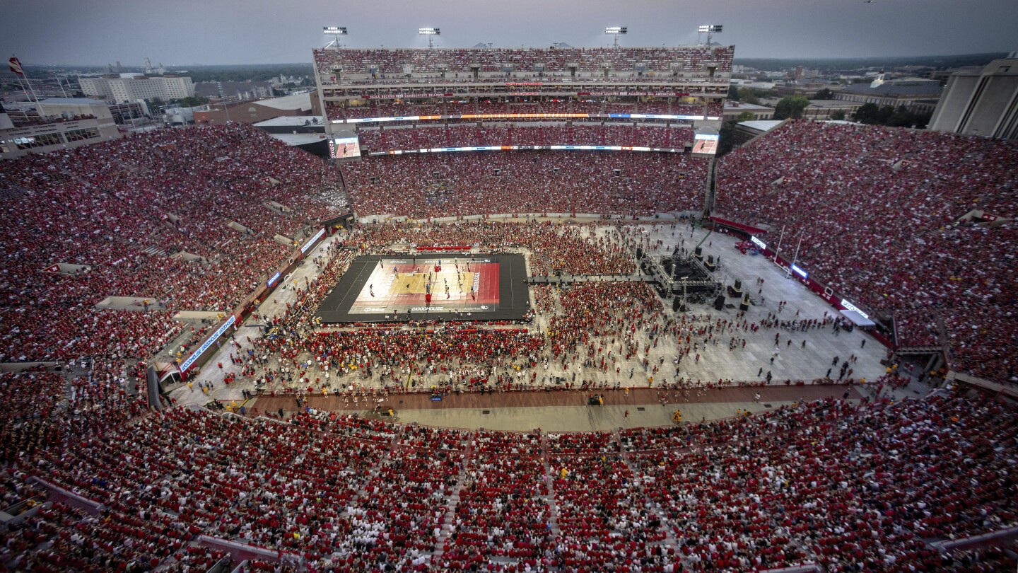 Nebraska volleyball stadium event draws 92,003 to set women's world