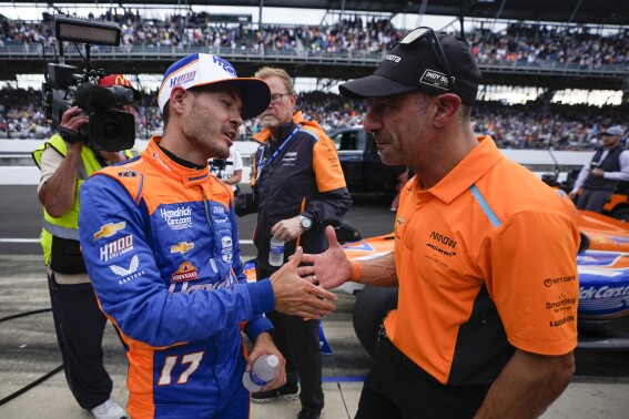 Kyle Larson, left, shakes hands with Tony Kanaan following the Indianapolis 500 auto race at Indianapolis Motor Speedway, Sunday, May 26, 2024, in Indianapolis. (AP Photo/Darron Cummings)