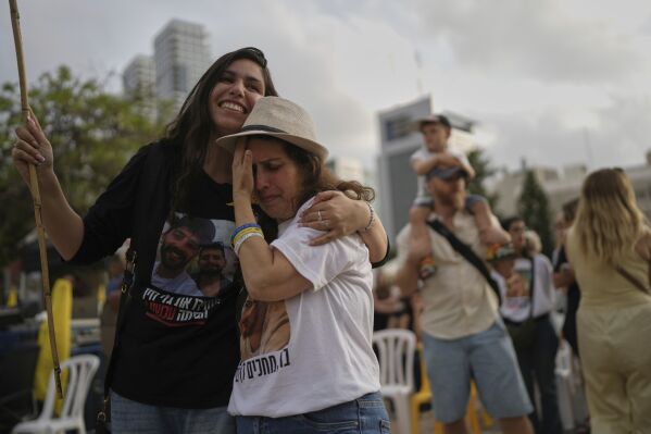 People watch a live broadcast of Israeli-American soldier Edan Alexander as he is released from Hamas captivity in Gaza, at a plaza known as the hostages square in Tel Aviv, Monday, May 12, 2025. Alexander was abducted during the Hamas-led attack on his base on October 7, 2023. (AP Photo/Oded Balilty)