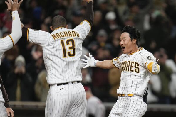Padres 1st MLB team to walk off on back-to-back HRs by 8-9