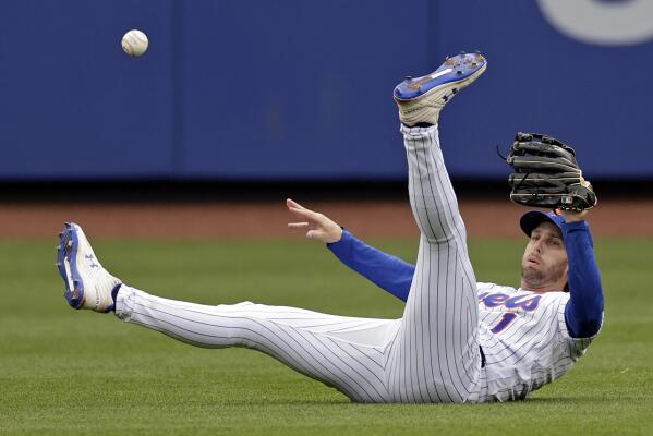 Jeff McNeil gets hit by a pitch, 07/19/2022