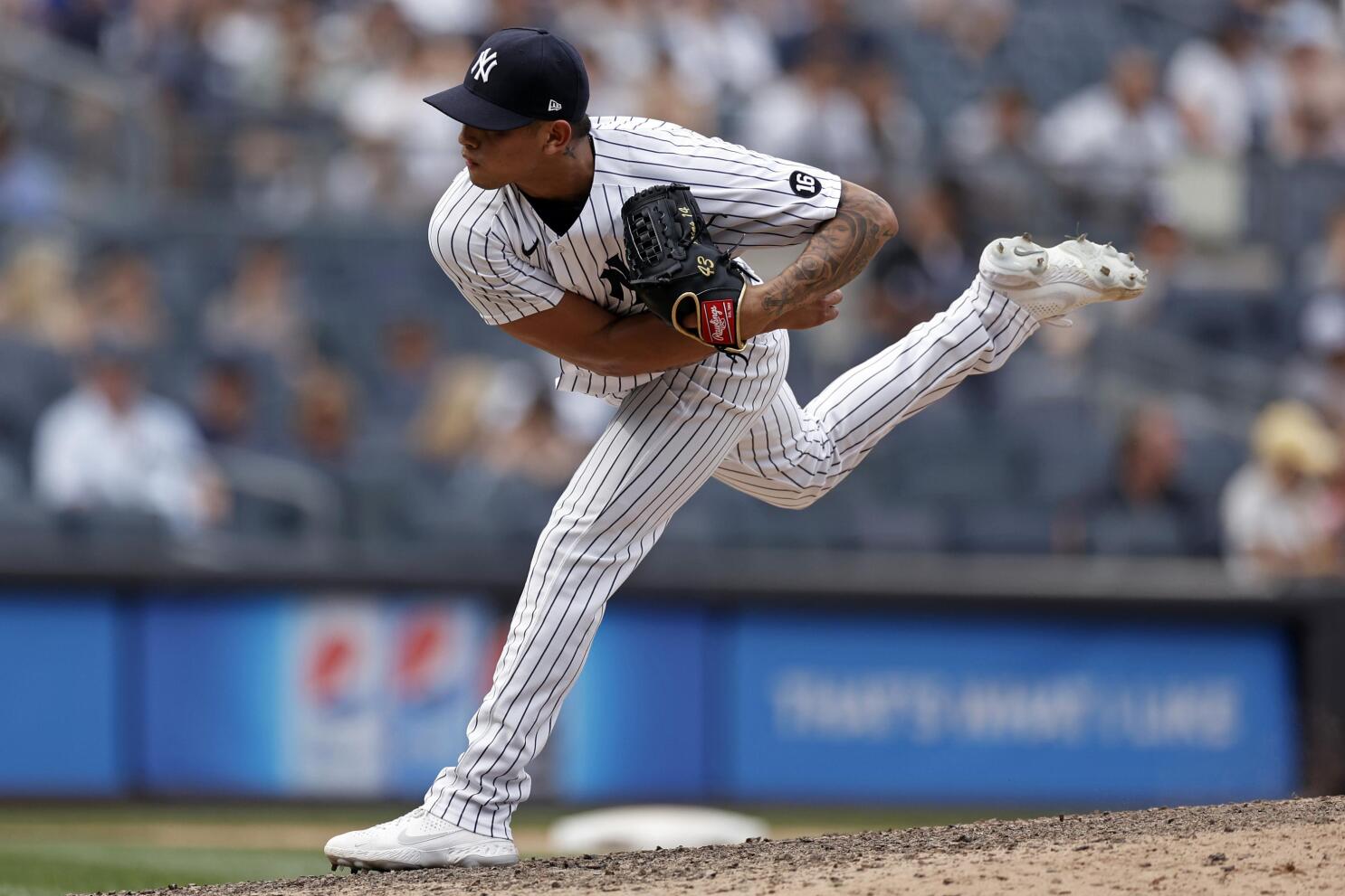 New York Yankees pitcher Jonathan Loaisiga (43) pitches against