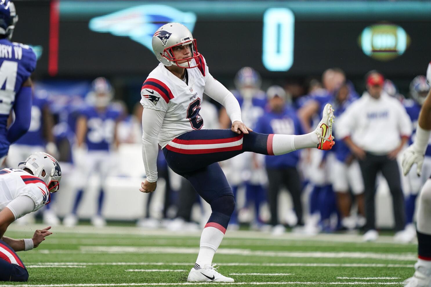 Patriots elevate K Folk, backup QB Hoyer from practice squad