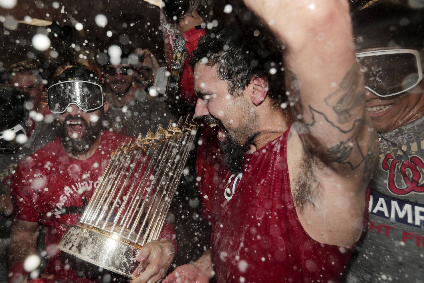 Howie Kendrick sparks Nationals' comeback over Astros to win first