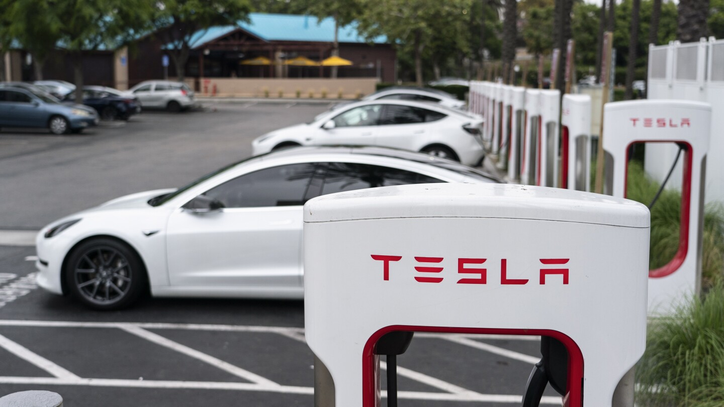 Белият дом подкрепя усилията на индустрията за стандартизиране на щепселите за зареждане на електромобили на Tesla