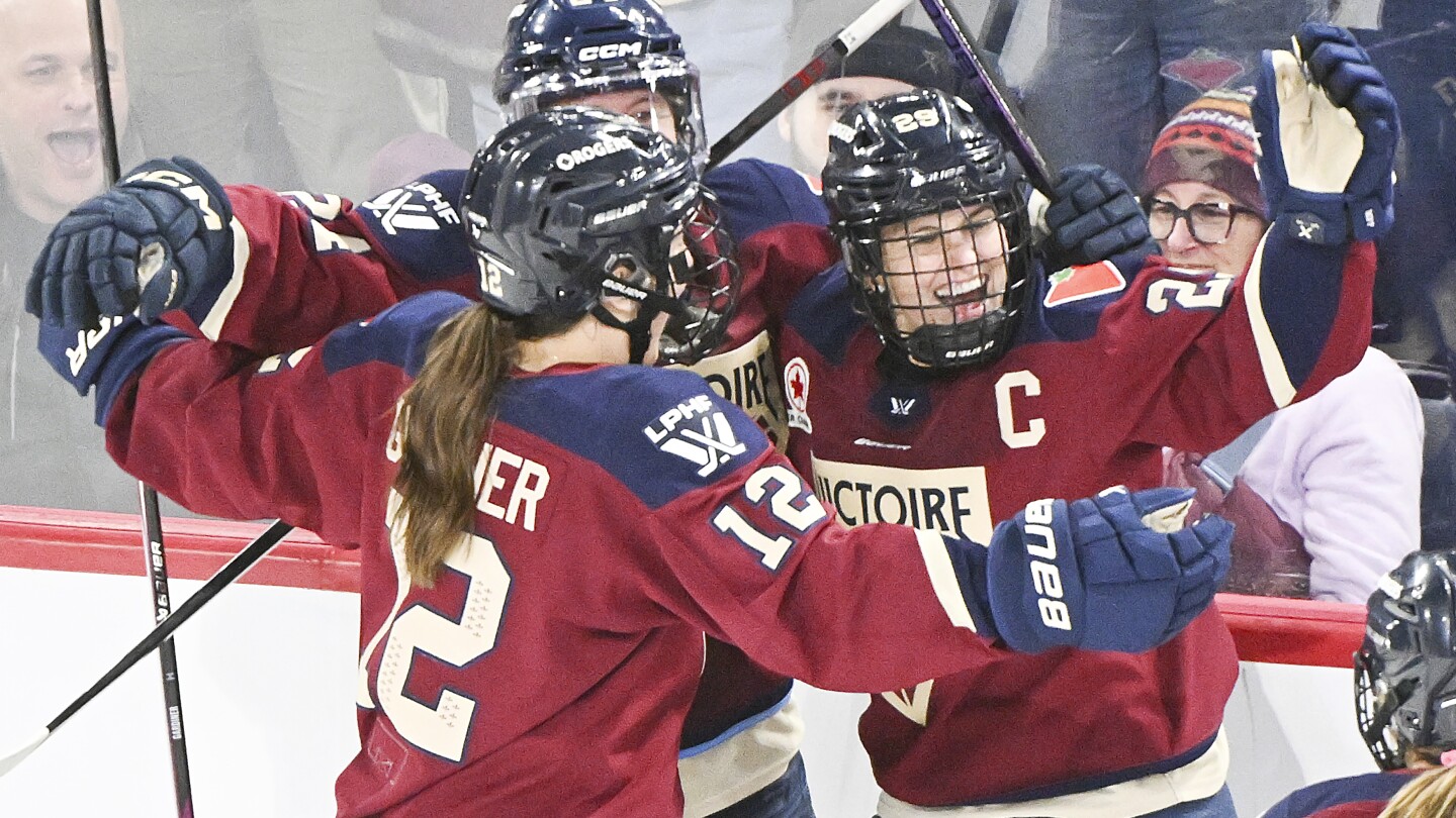 Poulin Hat Trick Propels Victoire to Top of PWHL