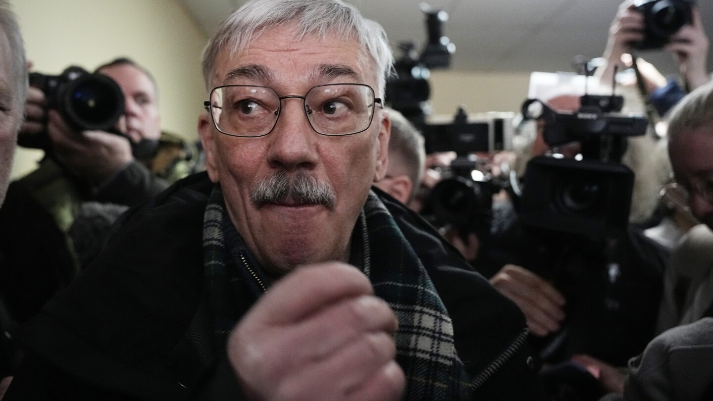 Руски съд осъди съпредседател на правозащитна група, носител на Нобелова награда, на 30 месеца затвор