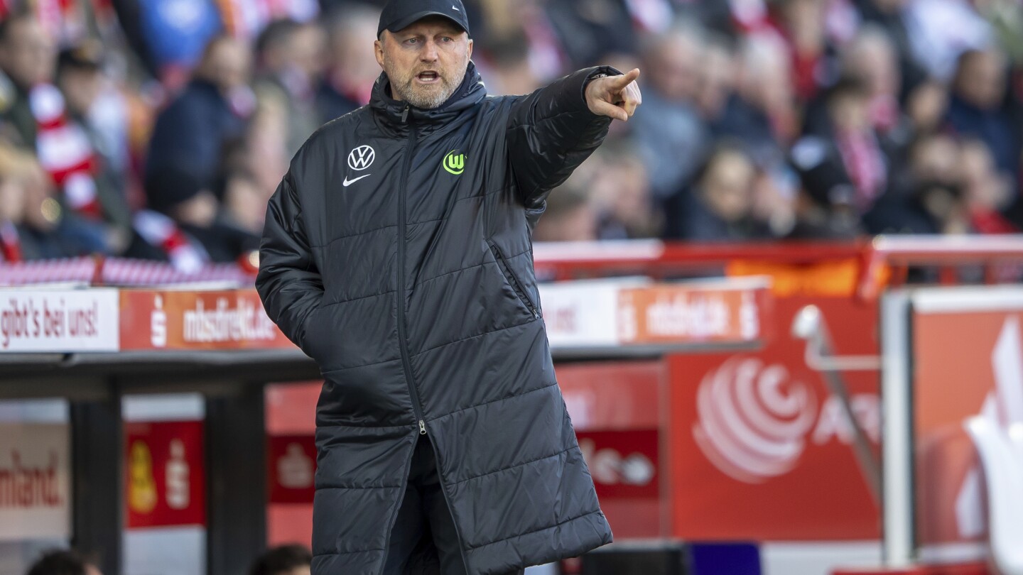 Wolfsburg fires coach Ralph Hasenhüttl after winless streak