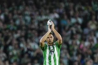 FILE - Betis' Joaquin applauds after being substituted during a Group C Europa League soccer match between Betis and Roma at the Benito Villamarin stadium in Seville, Spain, Thursday, Oct. 13, 2022. Charismatic Real Betis captain Joaquín Sánchez announced Wednesday, April 19, 2023, he will retire at the end of the season. (AP Photo/Jose Breton, File)