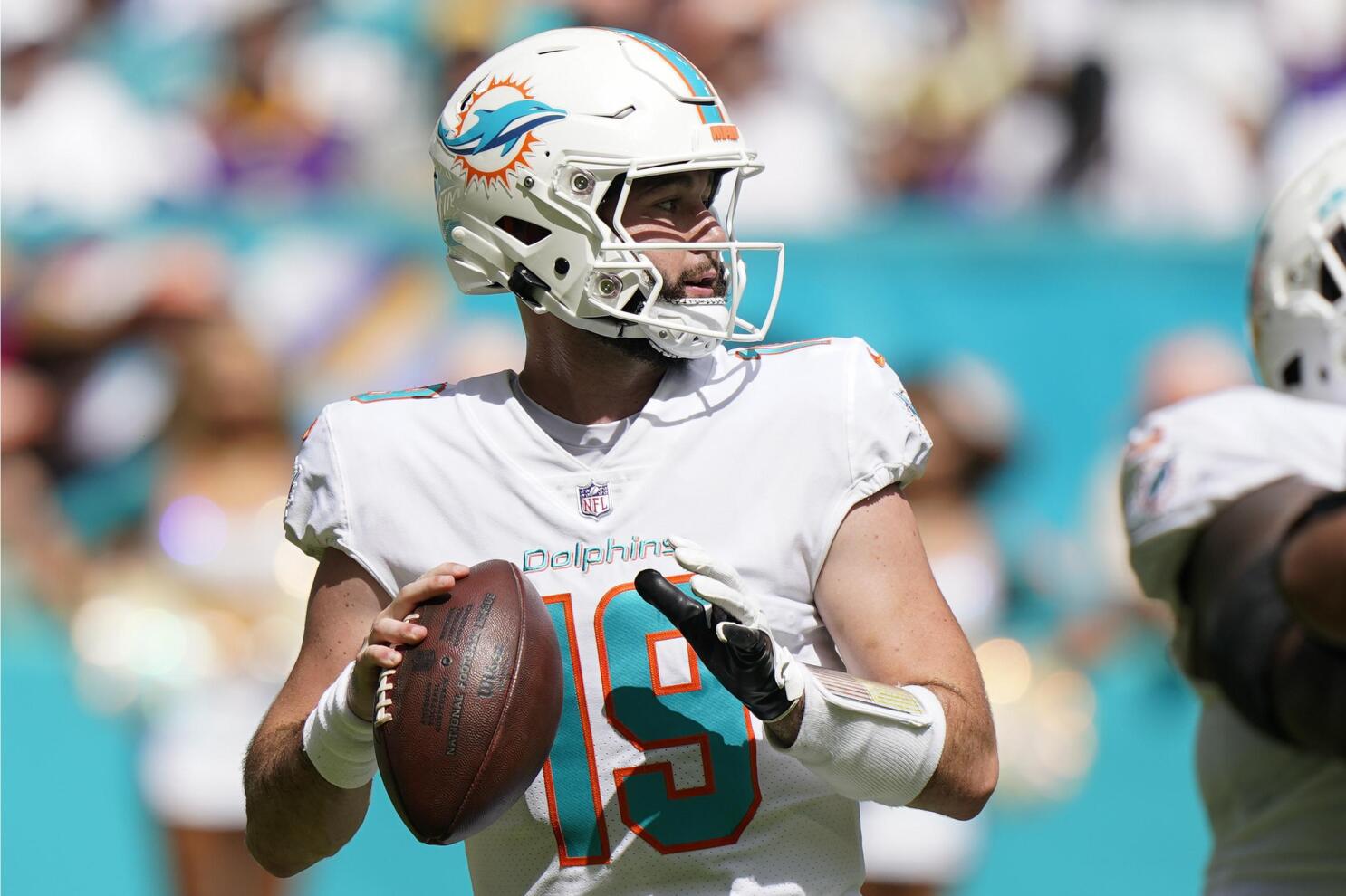 Dolphins lose another QB to injury, drop 3rd straight game