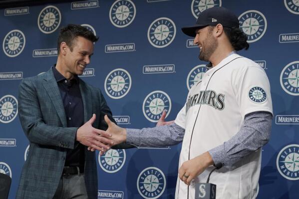 Report: Mariners reel in AL Cy Young winner Robbie Ray, who turns