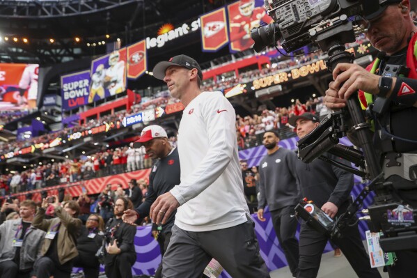 San Francisco 49ers head coach Kyle Shanahan walks onto the field before the NFL Super Bowl 58 football game against the Kansas City Chiefs Sunday, Feb. 11, 2024, in Las Vegas. (Santiago Mejia/San Francisco Chronicle via AP)