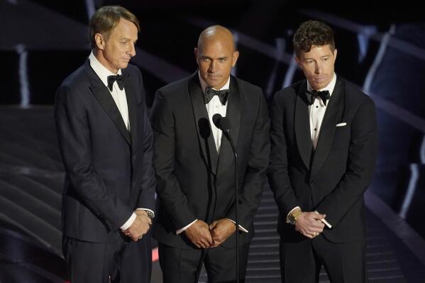 Tony Hawk Attends 2022 Oscars After Major Leg Injury