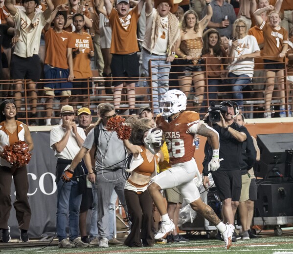 Texas RB Brooks honors father's memory with every TD