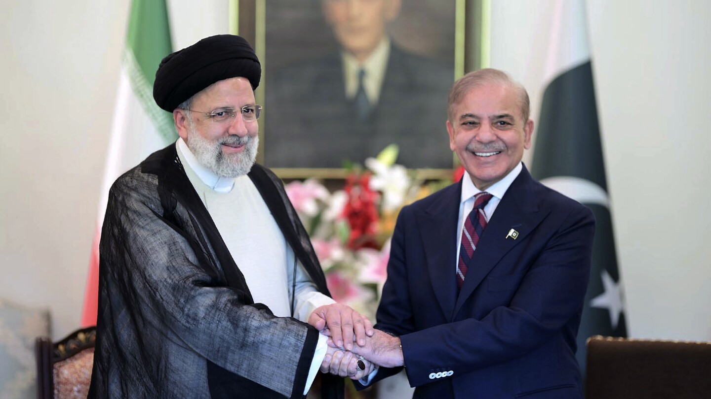ИСЛАМАБАД АП — Съседите Пакистан и Иран обещаха в сряда