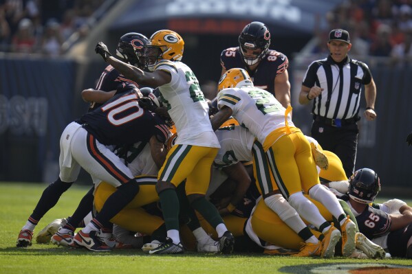 Chicago Bears QB Justin Fields begins big season with lackluster  performance in loss to Green Bay