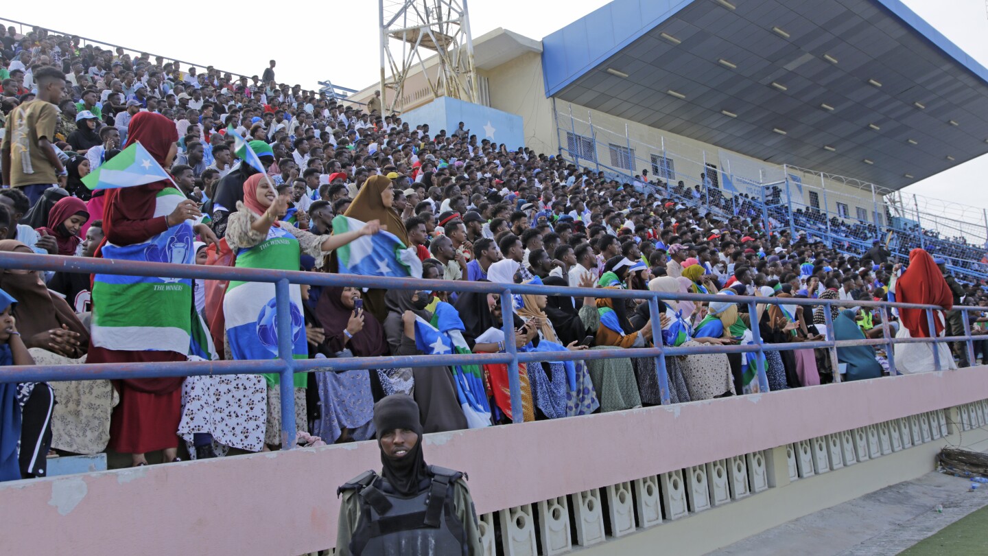 МОГАДИШУ Сомалия AP — Стадион в столицата на Сомалия склонна