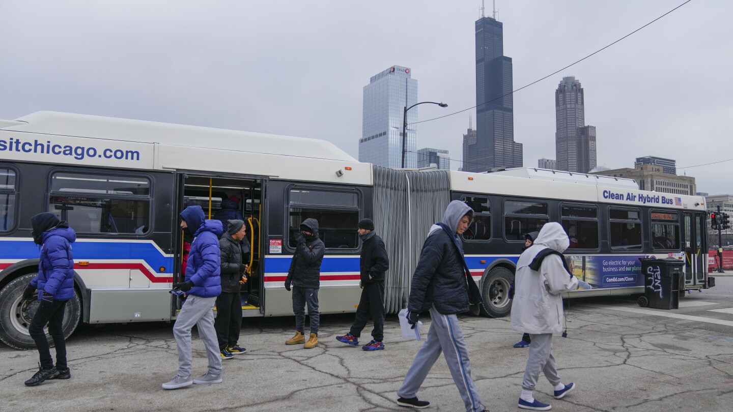 Ниските температури усложняват борбите на Чикаго да приюти търсещите убежище