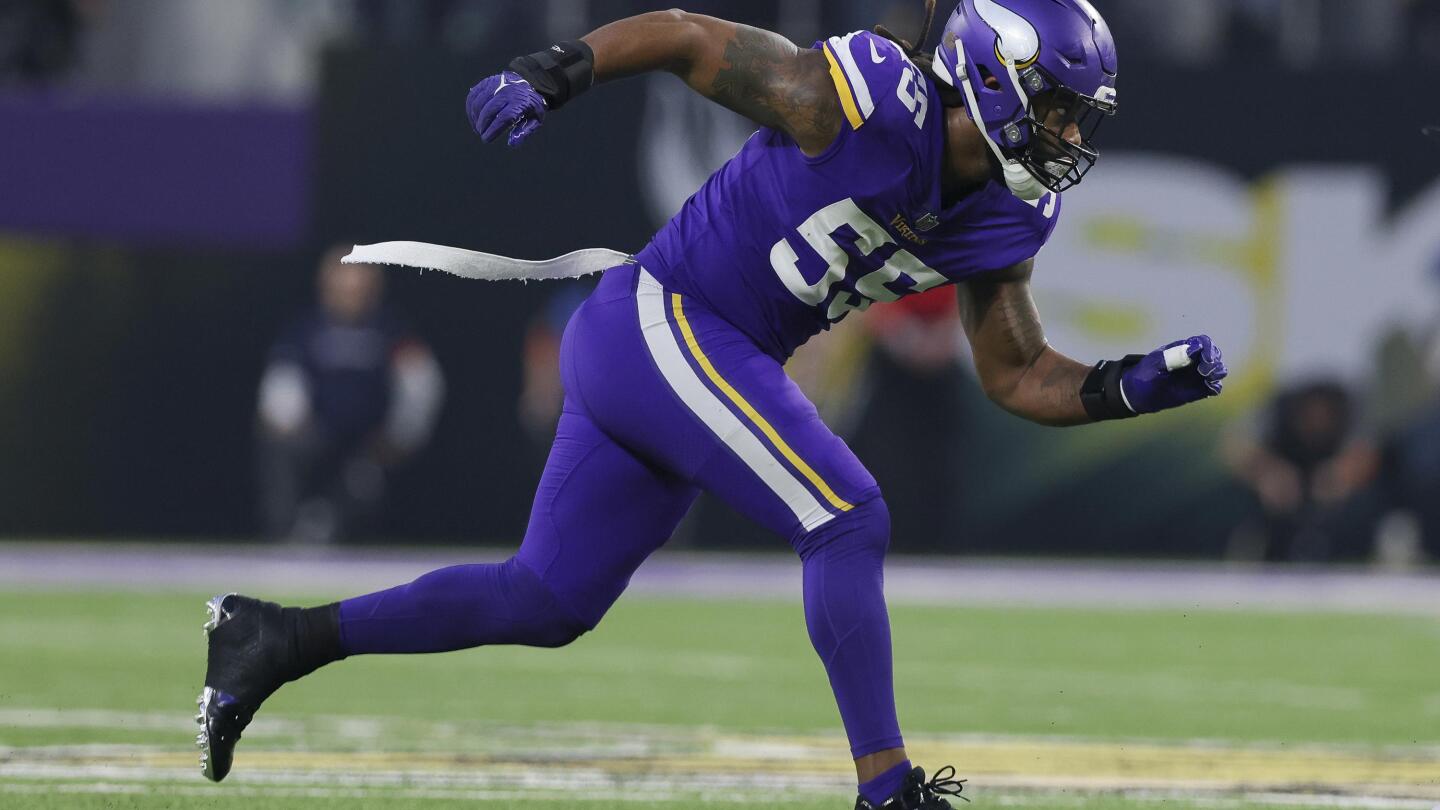 Vikings trade Smith to the Browns for draft picks