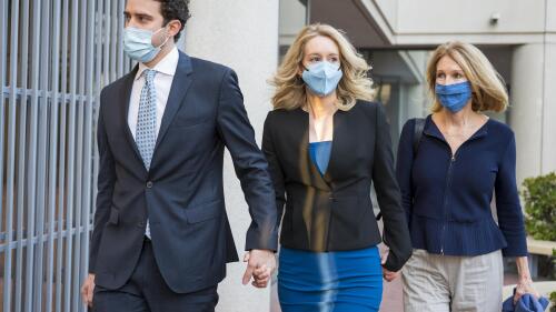 Elizabeth Holmes, center, walks into federal court in San Jose, Calif., Monday, Nov. 22, 2021. Holmes is accused of duping elite financial backers, customers and patients into believing that her startup was about to revolutionize medicine. (AP Photo/Nic Coury)