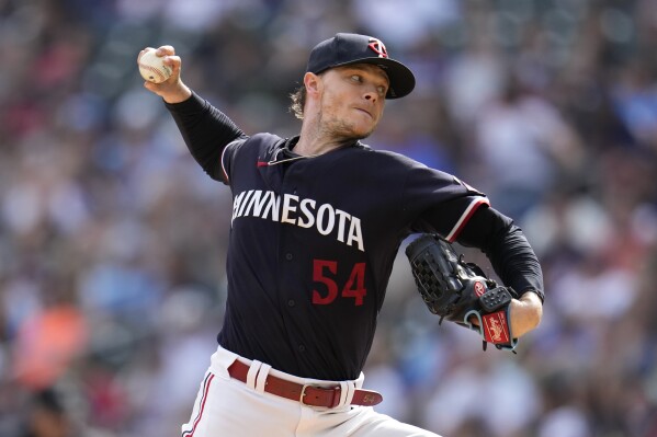 Twins' Gray chosen as finalist for AL Outstanding Pitcher Award