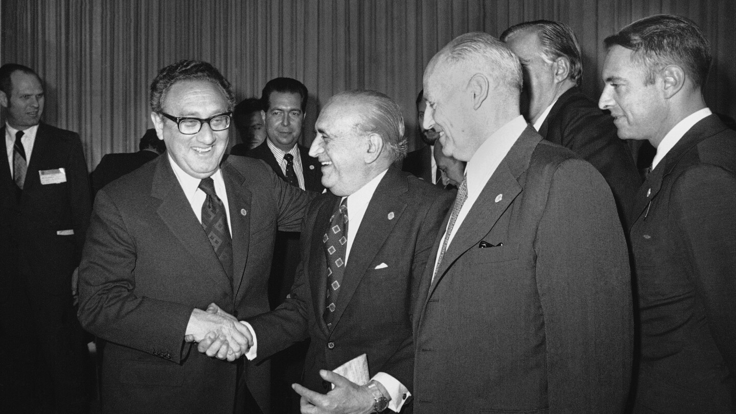 Le soutien indéfectible de Kissinger aux régimes brutaux hante toujours l’Amérique latine