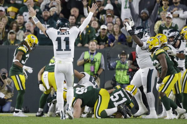 Eagles pick off Rodgers' late pass, beat Packers 34-27