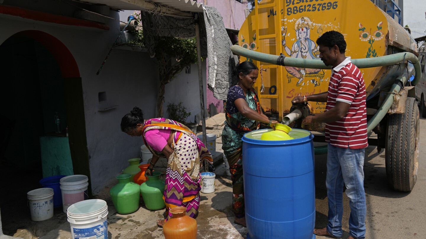 Индийският Бенгалуру бързо изчерпва водата и все още се очертава дълго, жарко лято